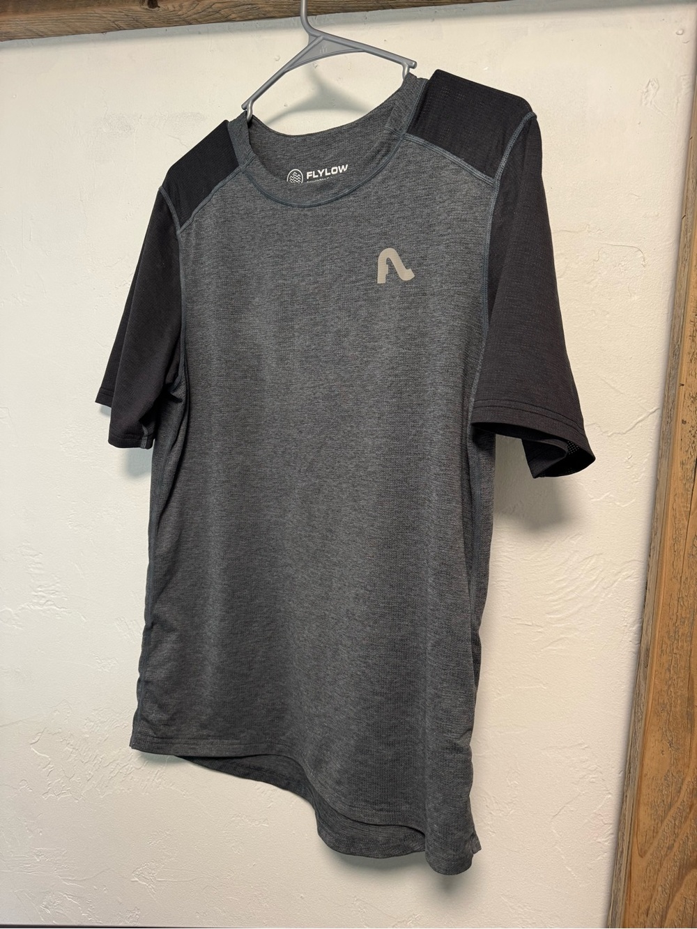 Flylow Men’s Heather Gray Performance Short-Sleeve Shirt